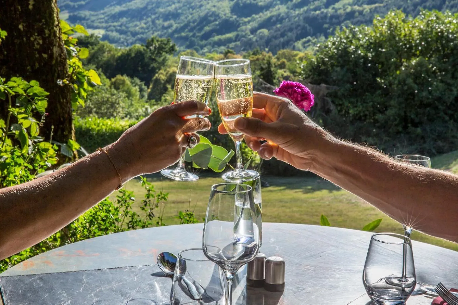 Hotel Les Mesanges Saint-Martin-dʼUriage 3*,  فرنسا